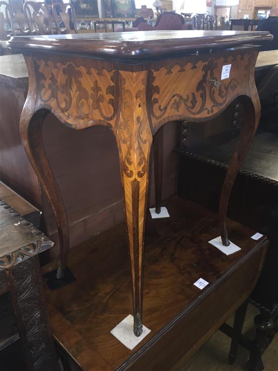 Marquetry work table(-)